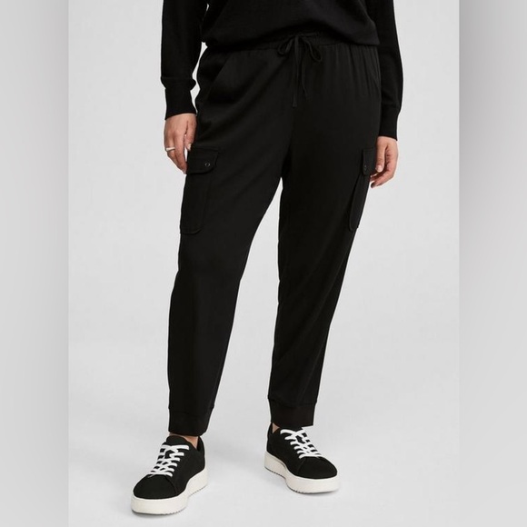 Torrid Relaxed Fit Jogger High-Rise Cargo Pocket Black Pant size 3 - Picture 1 of 8